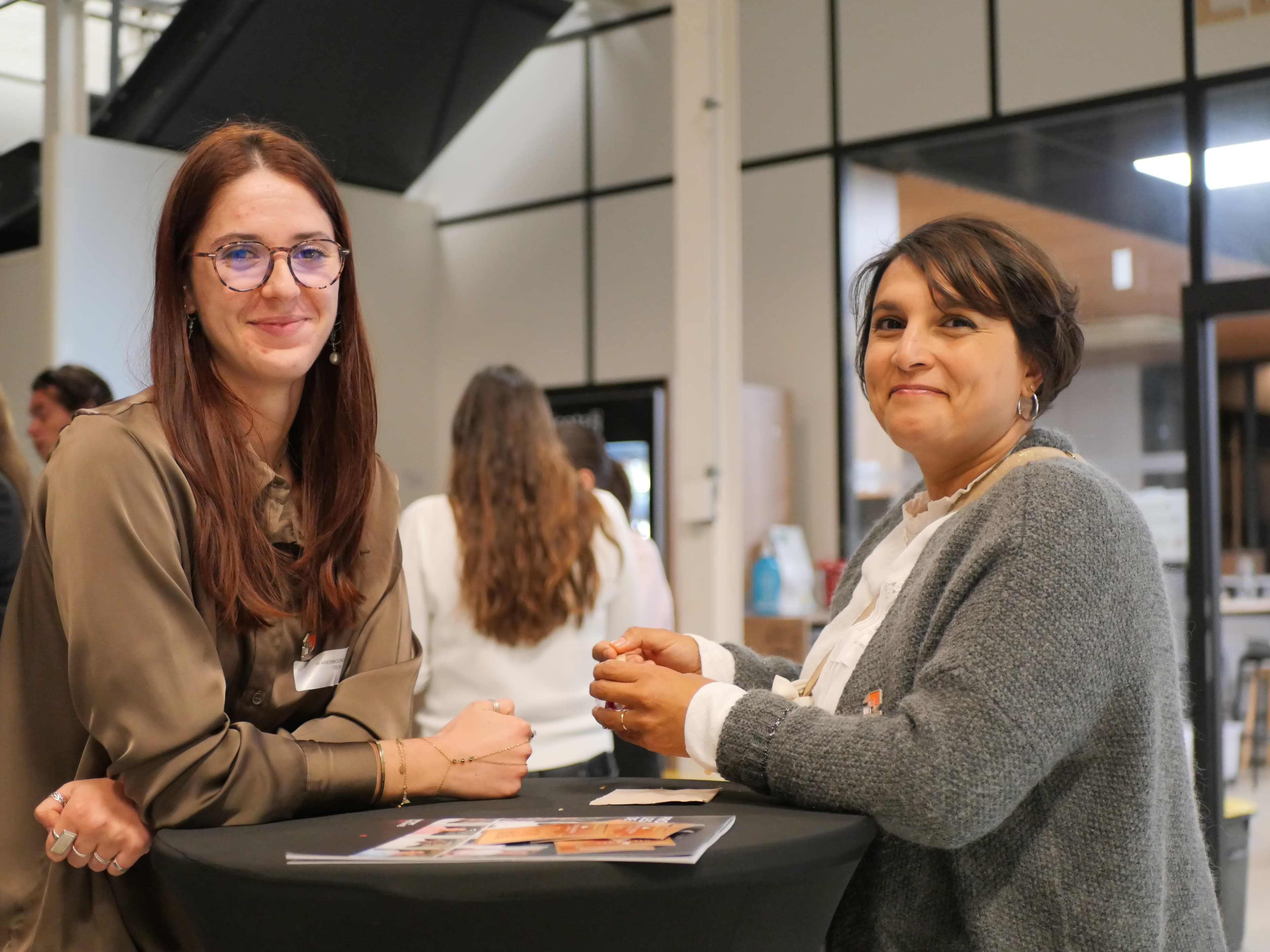 Mentor et étudiante souriant lors d’une rencontre Propulseo.