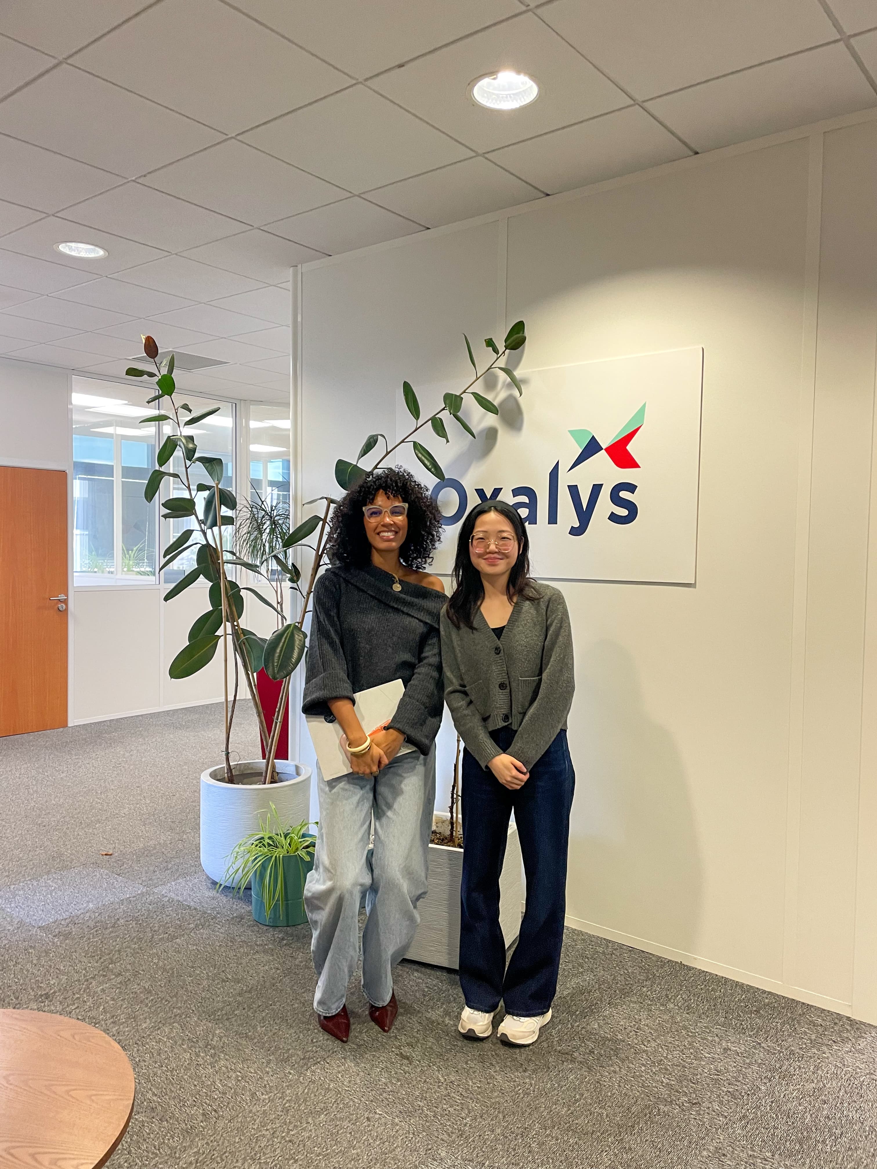Diane, étudiante propulsée, en visite chez Oxalys avec sa mentor.
